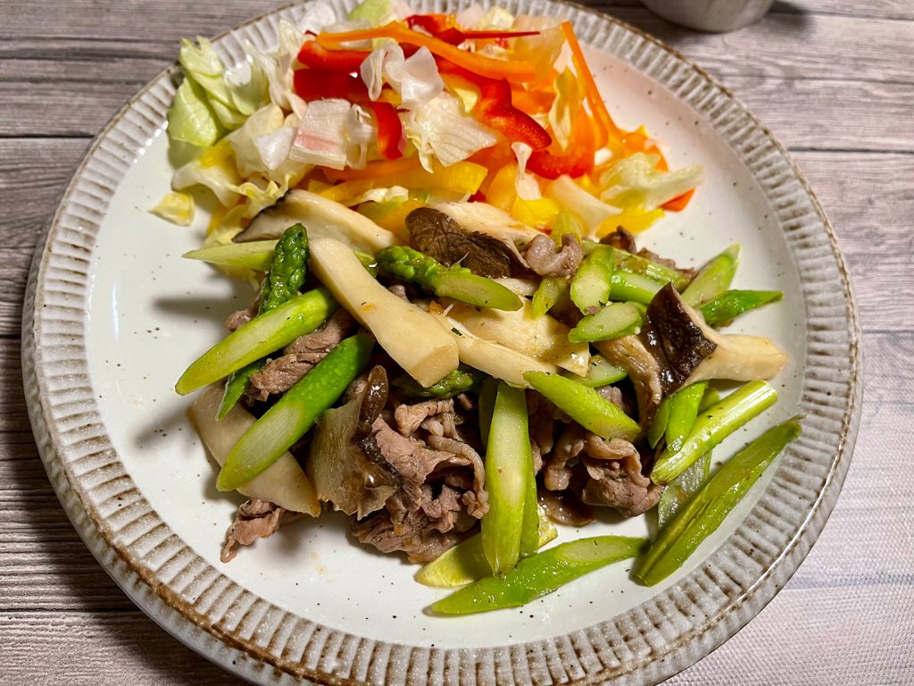 糖尿病　昼食　牛肉とアスパラとエリンギの炒め物